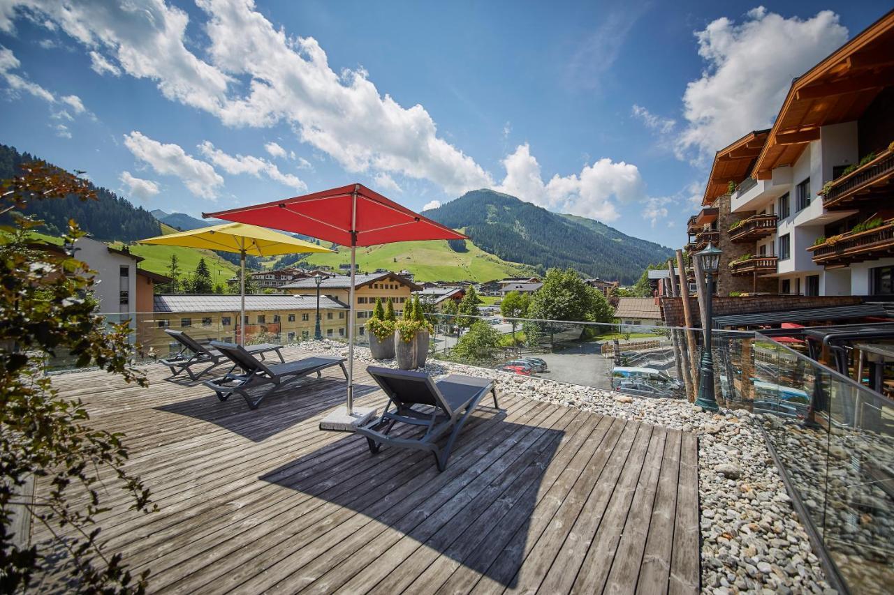 Thomsn Central Hotel & Appartements Saalbach-Hinterglemm Kültér fotó