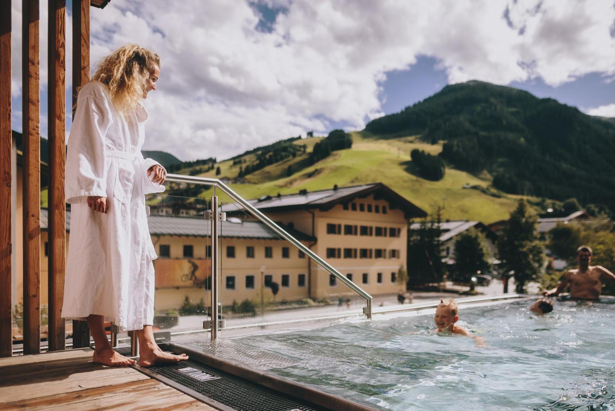 Thomsn Central Hotel & Appartements Saalbach-Hinterglemm Kültér fotó
